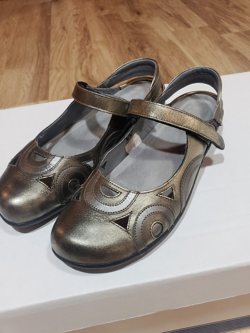 Naot Rongo Slingback Mary Janes Bronze/brass Leather With Circular Design 41